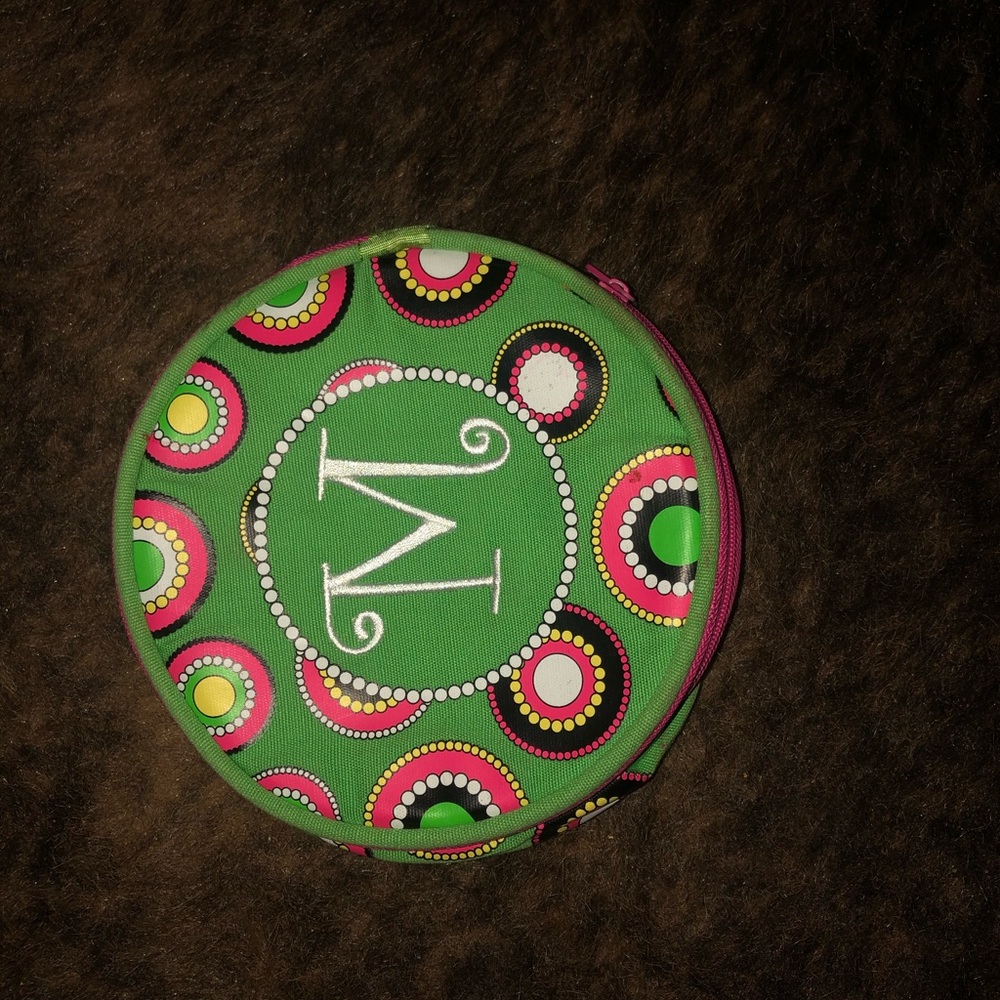 Cute little round jewelry holder